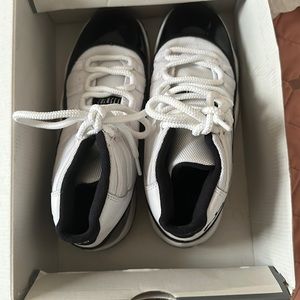 Air jordan 11 retro gs size 7 concord